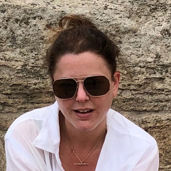 Meet your Posher, Alicia - Picture 1 of 1